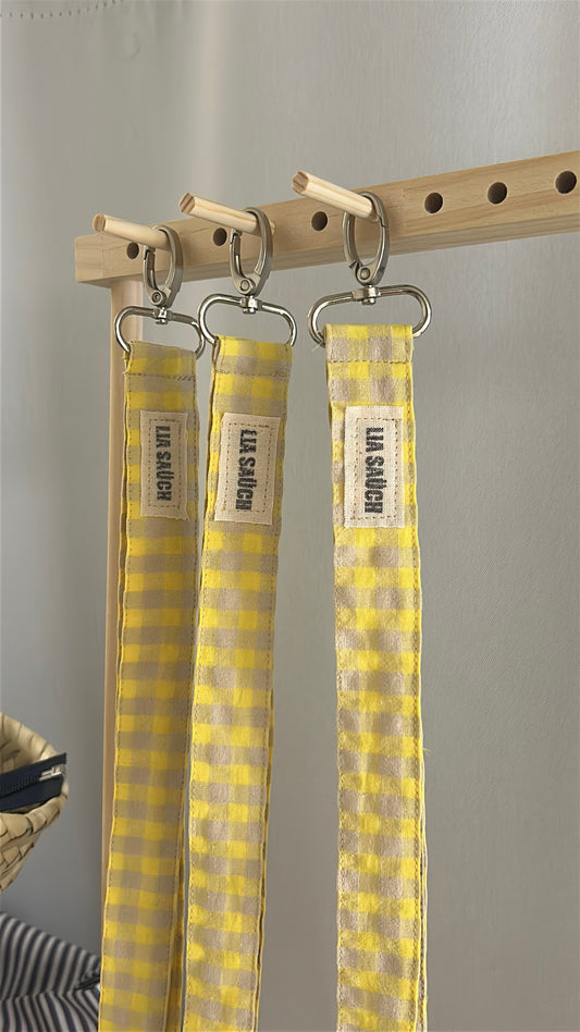 Cuelgallaves de tela flúor